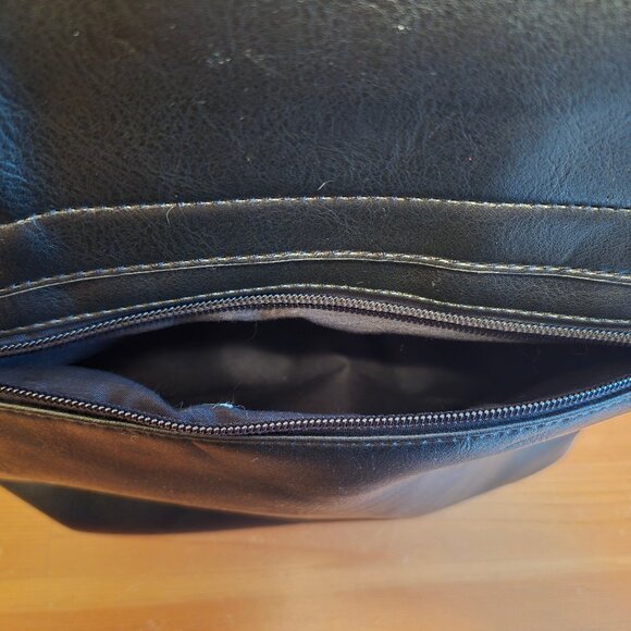 Gussaci purse handbag with ponpon keychain - Picture 8 of 12